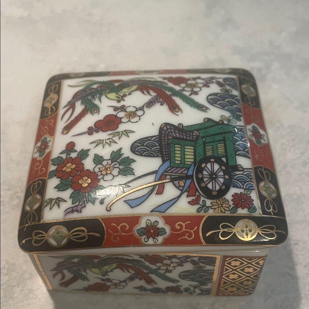 Vintage Imari Porcelain Trinket Box